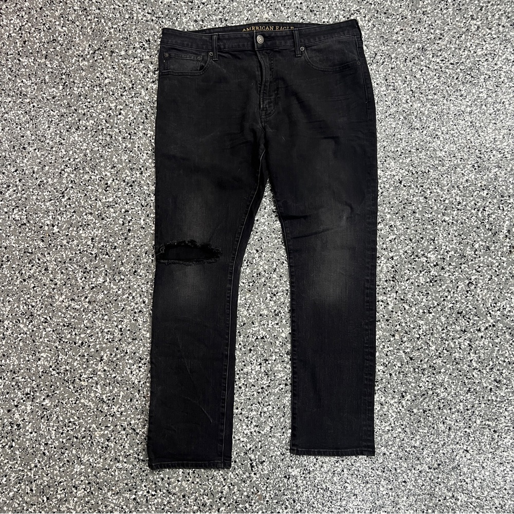 American Eagle Slim black Jeans with knee rip